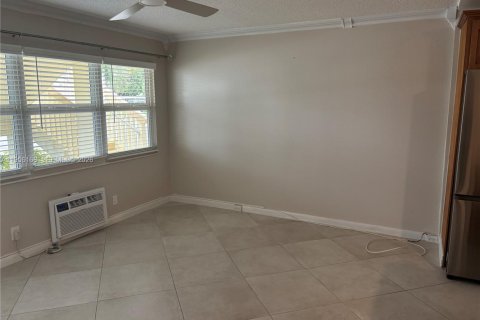 Condo in Deerfield Beach, Florida, 1 bedroom  № 2011991 - photo 4