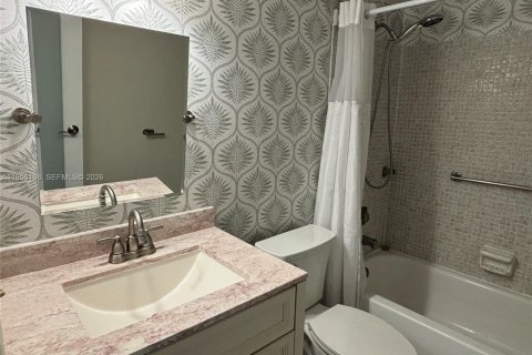 Condo in Deerfield Beach, Florida, 1 bedroom  № 2011991 - photo 11