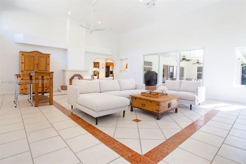 Villa ou maison à vendre à Miami, Floride: 5 chambres, 475.57 m2 № 2080370 - photo 14