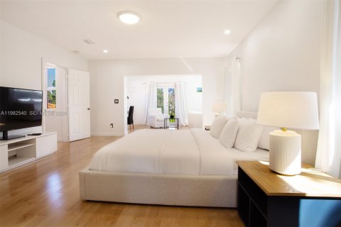 Villa ou maison à vendre à Miami, Floride: 5 chambres, 475.57 m2 № 2080370 - photo 23