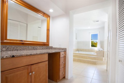 Villa ou maison à vendre à Miami, Floride: 5 chambres, 475.57 m2 № 2080370 - photo 29