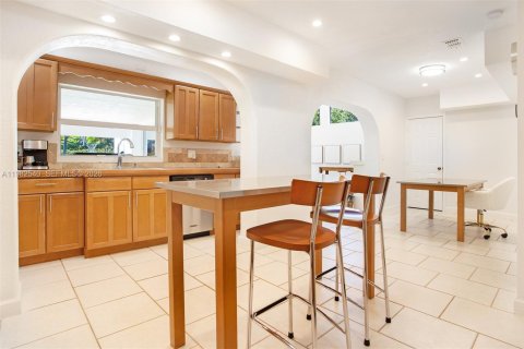Villa ou maison à vendre à Miami, Floride: 5 chambres, 475.57 m2 № 2080370 - photo 21