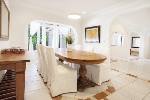 Villa ou maison à vendre à Miami, Floride: 5 chambres, 475.57 m2 № 2080370 - photo 10