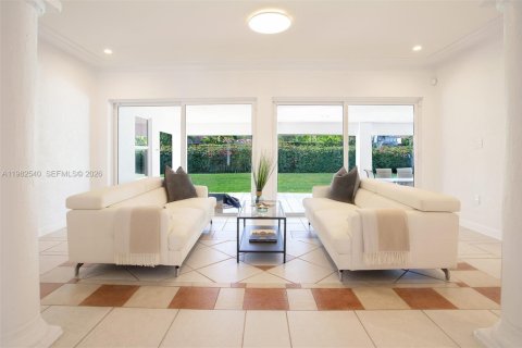 Villa ou maison à vendre à Miami, Floride: 5 chambres, 475.57 m2 № 2080370 - photo 3