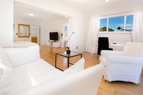 Villa ou maison à vendre à Miami, Floride: 5 chambres, 475.57 m2 № 2080370 - photo 26
