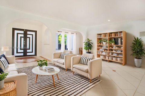 Villa ou maison à vendre à Miami, Floride: 5 chambres, 475.57 m2 № 2080370 - photo 2