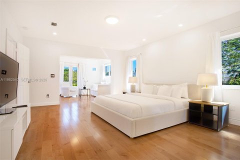 Villa ou maison à vendre à Miami, Floride: 5 chambres, 475.57 m2 № 2080370 - photo 22
