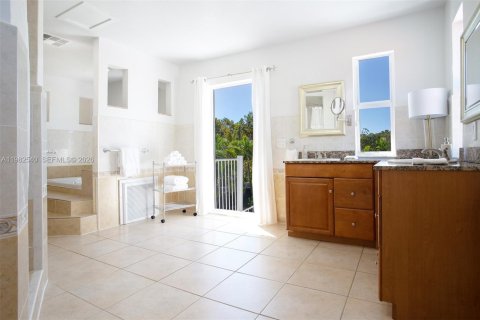 Villa ou maison à vendre à Miami, Floride: 5 chambres, 475.57 m2 № 2080370 - photo 27