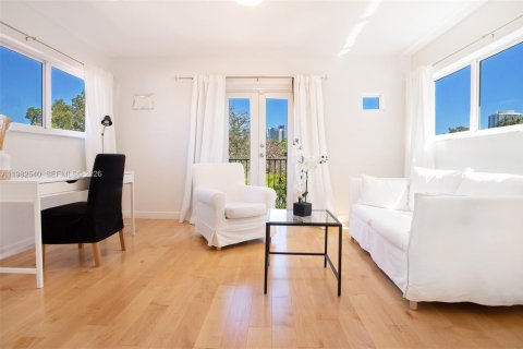 Villa ou maison à vendre à Miami, Floride: 5 chambres, 475.57 m2 № 2080370 - photo 24
