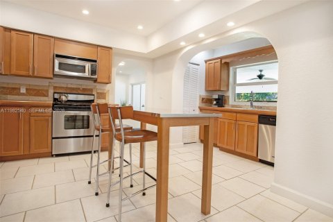 Villa ou maison à vendre à Miami, Floride: 5 chambres, 475.57 m2 № 2080370 - photo 18