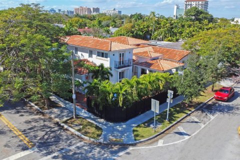 Villa ou maison à Miami, Floride 5 chambres, 475.57 m2 № 2080370