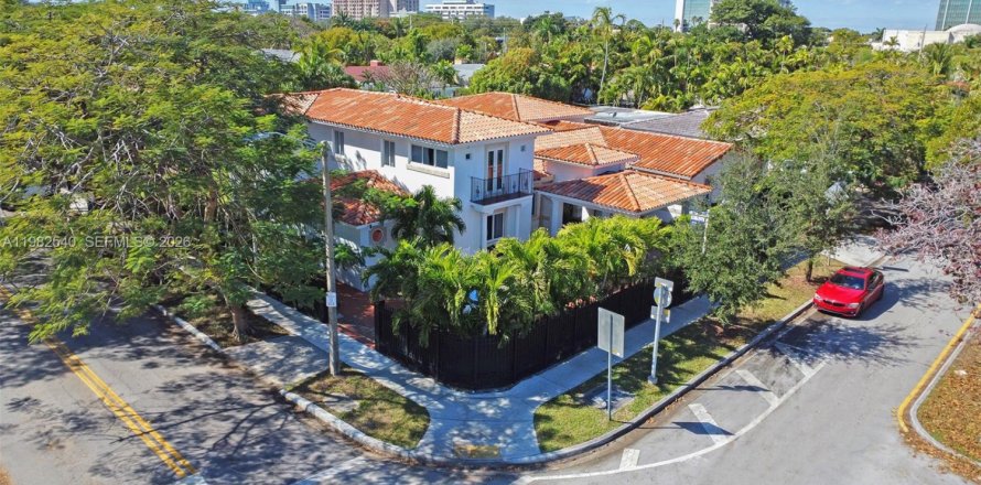 Villa ou maison à Miami, Floride 5 chambres, 475.57 m2 № 2080370