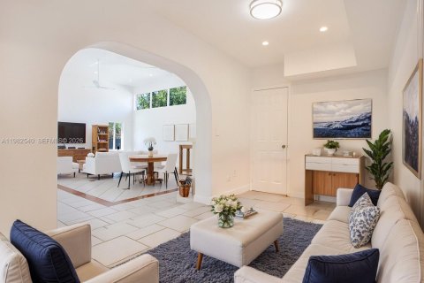 Villa ou maison à vendre à Miami, Floride: 5 chambres, 475.57 m2 № 2080370 - photo 15