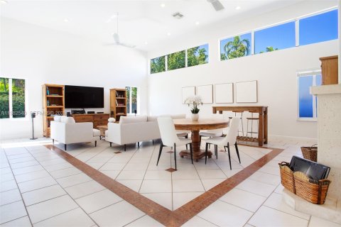Villa ou maison à vendre à Miami, Floride: 5 chambres, 475.57 m2 № 2080370 - photo 12