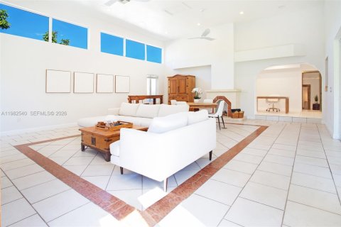 Villa ou maison à vendre à Miami, Floride: 5 chambres, 475.57 m2 № 2080370 - photo 11