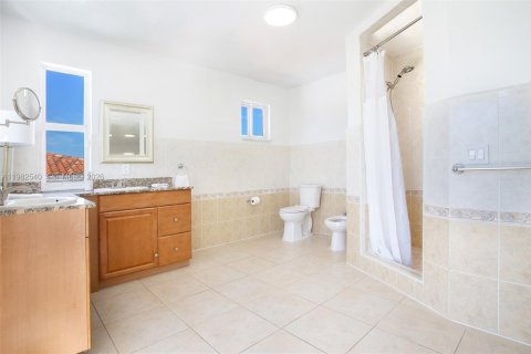 Villa ou maison à vendre à Miami, Floride: 5 chambres, 475.57 m2 № 2080370 - photo 28