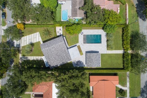 House in Miami Shores, Florida 5 bedrooms, 301 sq.m. № 1857533 - photo 23