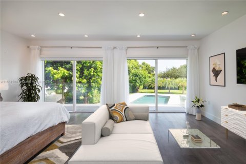 House in Miami Shores, Florida 5 bedrooms, 301 sq.m. № 1857533 - photo 11