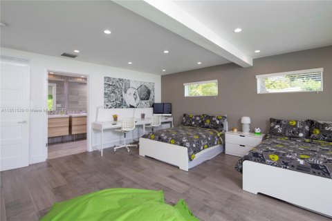 House in Miami Shores, Florida 5 bedrooms, 301 sq.m. № 1857533 - photo 21