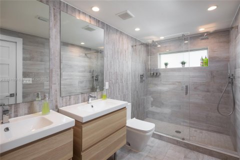House in Miami Shores, Florida 5 bedrooms, 301 sq.m. № 1857533 - photo 22