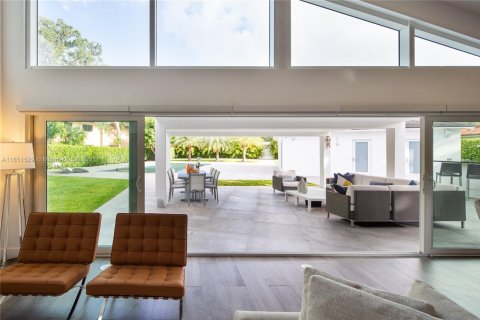 House in Miami Shores, Florida 5 bedrooms, 301 sq.m. № 1857533 - photo 16
