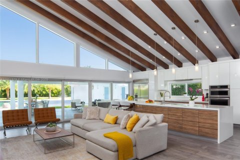 House in Miami Shores, Florida 5 bedrooms, 301 sq.m. № 1857533 - photo 1
