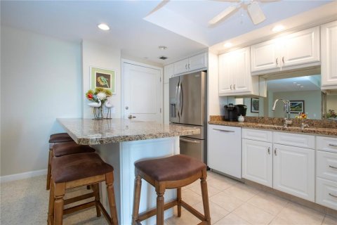 Condo in Sarasota, Florida, 2 bedrooms № 2099083 - photo 12
