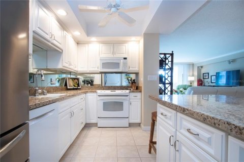 Condo in Sarasota, Florida, 2 bedrooms № 2099083 - photo 17