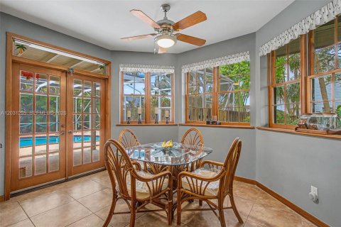 Villa ou maison à vendre à Palmetto Bay, Floride: 4 chambres, 285.4 m2 № 2082934 - photo 8