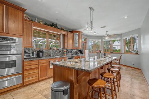 Villa ou maison à vendre à Palmetto Bay, Floride: 4 chambres, 285.4 m2 № 2082934 - photo 6
