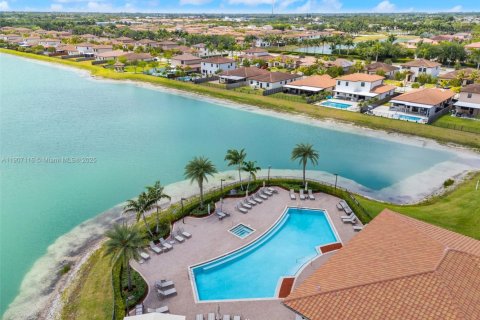 House in Homestead, Florida 4 bedrooms, 252.69 sq.m. № 2013096 - photo 2