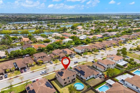 House in Homestead, Florida 4 bedrooms, 252.69 sq.m. № 2013096 - photo 5