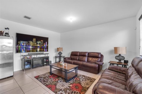 House in Homestead, Florida 4 bedrooms, 252.69 sq.m. № 2013096 - photo 20