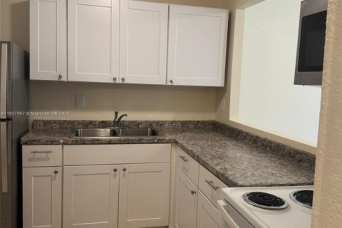 Copropriété à louer à Miami, Floride: 2 chambres, 85.47 m2 № 1967725 - photo 3