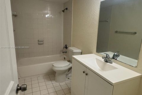 Copropriété à louer à Miami, Floride: 2 chambres, 85.47 m2 № 1967725 - photo 11