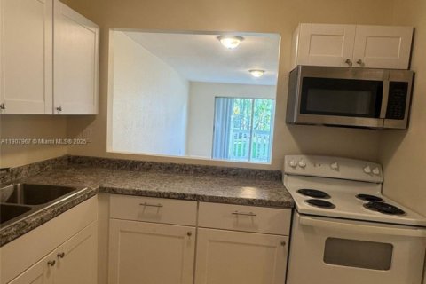 Copropriété à louer à Miami, Floride: 2 chambres, 85.47 m2 № 1967725 - photo 4