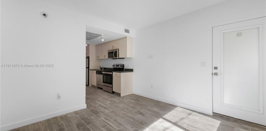 Кондоминиум с 1 спальней в Майами-Бич, Флорида № 1969530