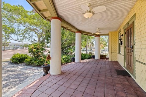 Casa en venta en Saint Petersburg, Florida, 2 dormitorios, 137.4 m2 № 1772975 - foto 2