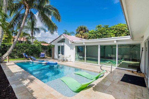 House in Jupiter, Florida 2 bedrooms, 140.1 sq.m. № 2255694