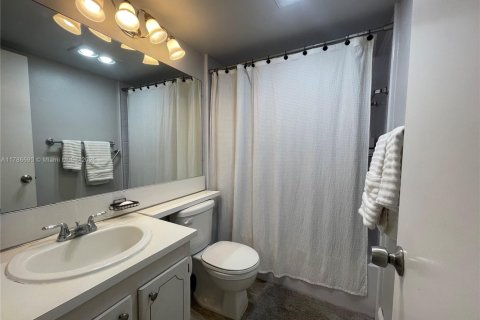 Condominio en venta en Deerfield Beach, Florida, 2 dormitorios, 76.18 m2 № 1865636 - foto 16