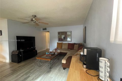 Condominio en venta en Deerfield Beach, Florida, 2 dormitorios, 76.18 m2 № 1865636 - foto 7