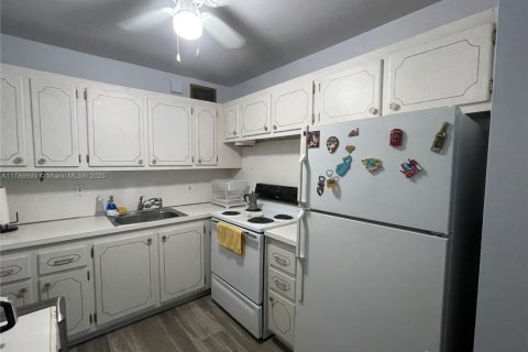 Condominio en venta en Deerfield Beach, Florida, 2 dormitorios, 76.18 m2 № 1865636 - foto 5