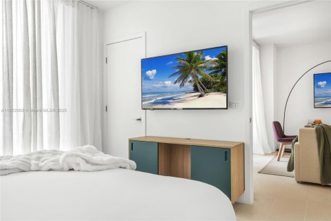 Condo in Miami, Florida, 1 bedroom  № 2018774 - photo 15