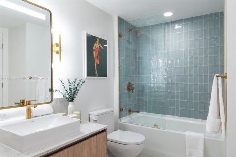 Condo in Miami, Florida, 1 bedroom  № 2018774 - photo 21