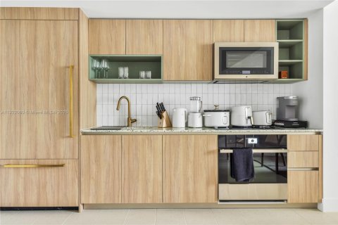 Condo in Miami, Florida, 1 bedroom  № 2018774 - photo 9