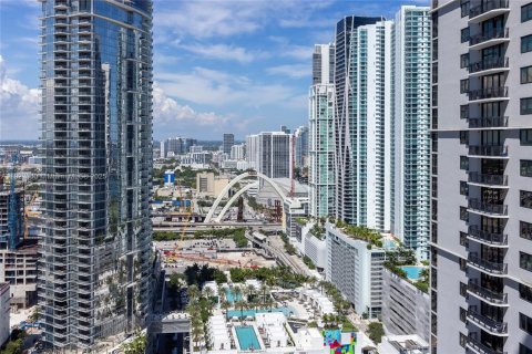 Condo in Miami, Florida, 1 bedroom  № 2018774 - photo 25