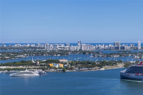 Condo in Miami, Florida, 1 bedroom  № 2018774 - photo 24