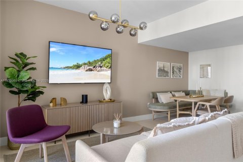 Condo in Miami, Florida, 1 bedroom  № 2018774 - photo 2