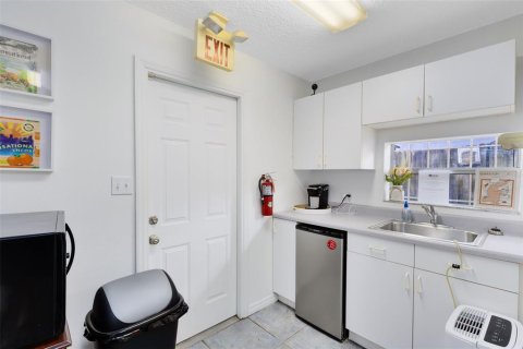 Propiedad comercial en venta en Orlando, Florida, 278.15 m2 № 1369525 - foto 19