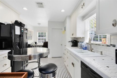 Propiedad comercial en venta en Orlando, Florida, 278.15 m2 № 1369525 - foto 12